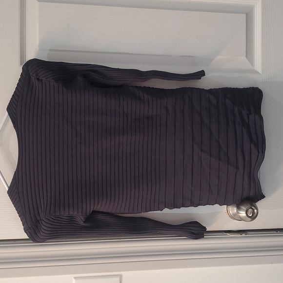 Top - Picture 2 of 4